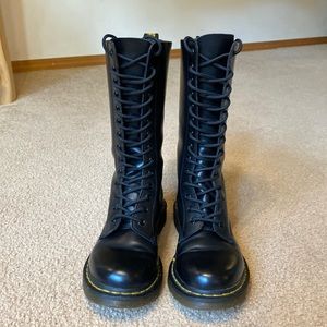 Doc Martens Women’s 1914 Lace Up Boots